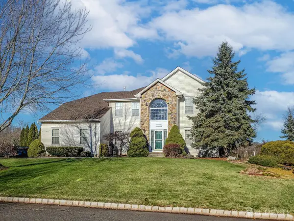 -6 Bering Way, Franklin Twsp, NJ 08873