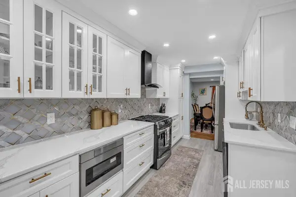 -28 Hawthorn Drive, Edison, NJ 08820