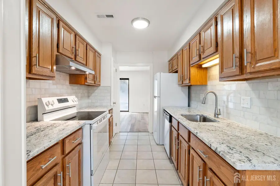 -127 Hampton Court, Somerset, NJ 08873 - #2