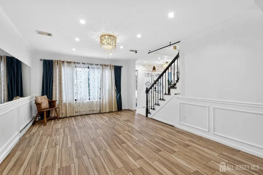 -112 W Willow Street W, Colonia, NJ 07067 - #3