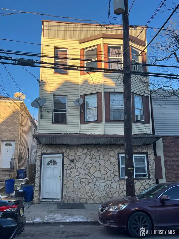 -212 Hall Avenue, Perth Amboy, NJ 08861