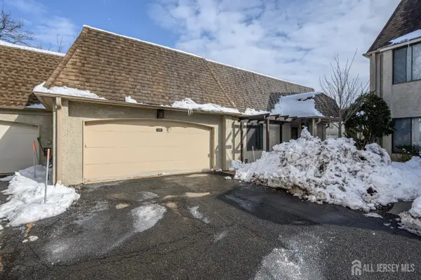 -35 Carriage Place, Edison, NJ 08820