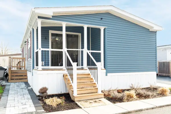 -4 Oakdale Village Drive, South Brunswick, NJ 08902