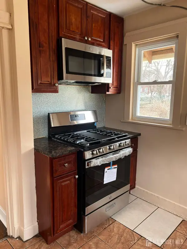 -182 Fulton Street, New Brunswick, NJ 08901