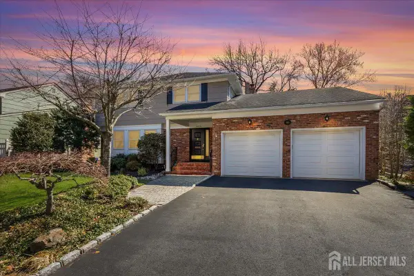 -41 Stirling Court, Metuchen, NJ 08840