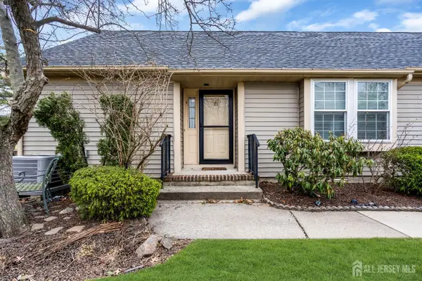 -10 Yorkshire Drive #B, Monroe, NJ 08831