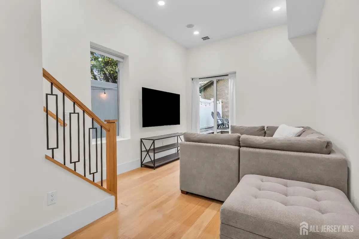 -20 Van Nostrand Avenue #1, Jersey City, NJ 07305 - #1