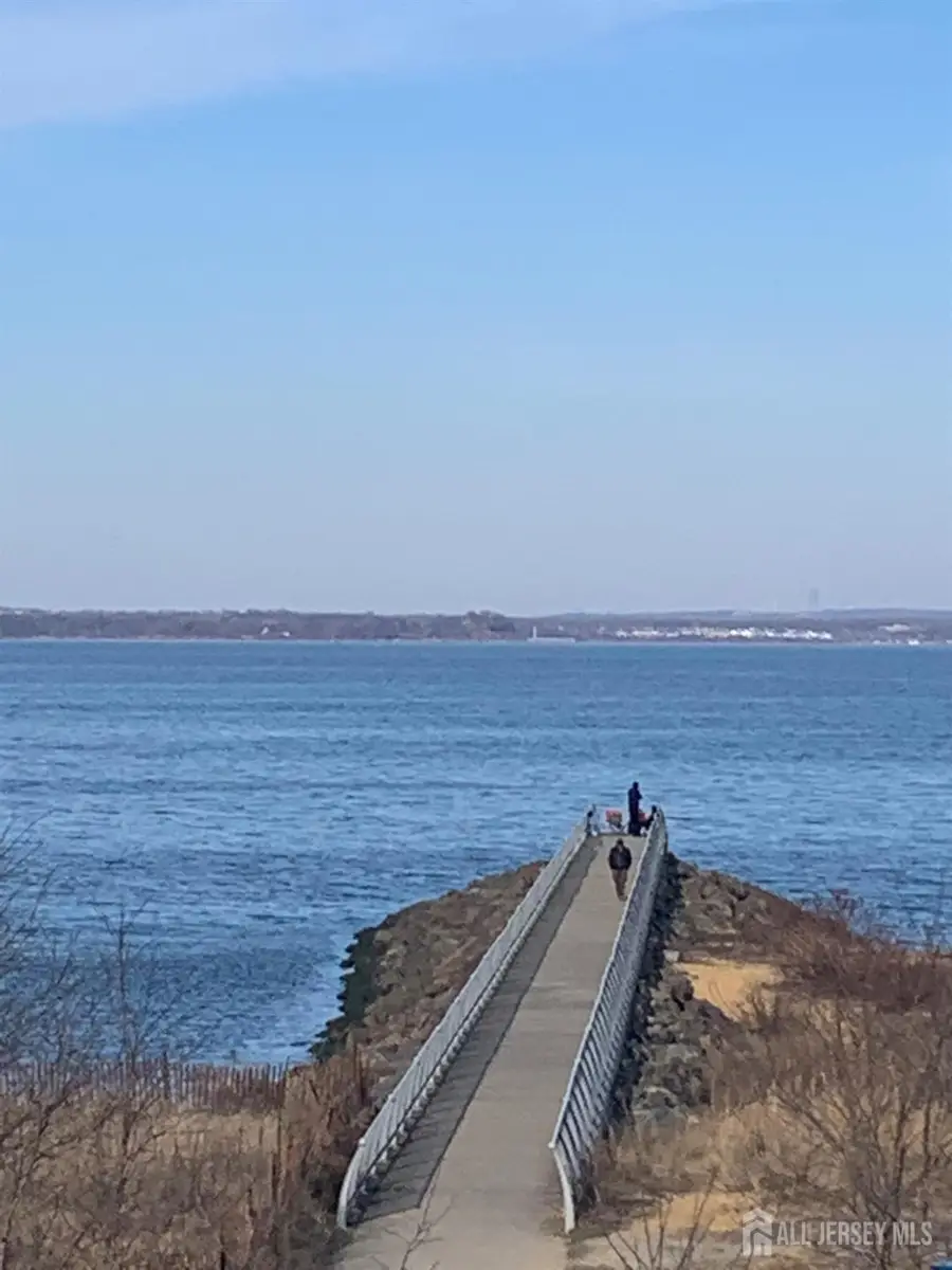 -342 Shoreland Circle, Laurence Harbor, NJ 08879 - #3