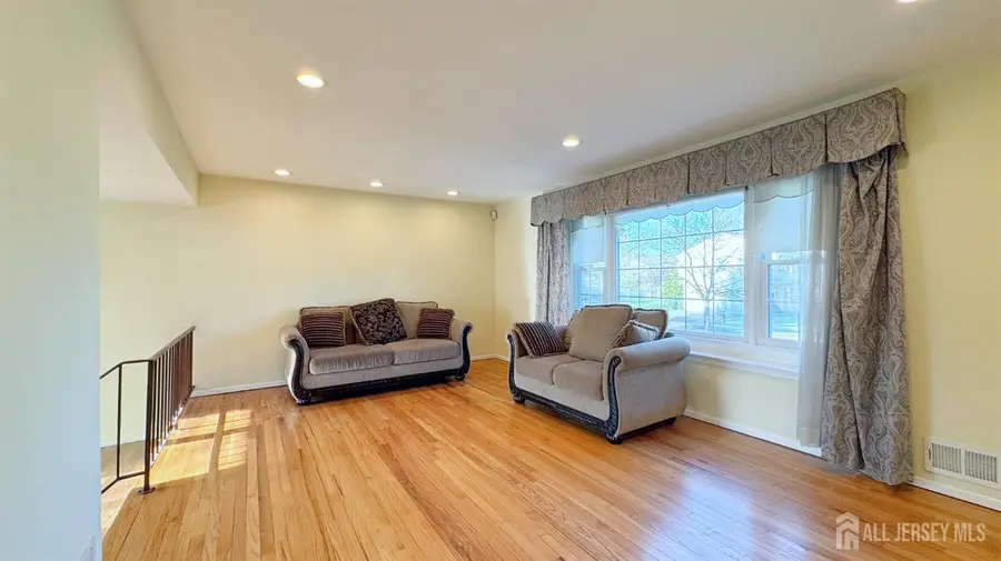 -9 Stratford Circle, Edison, NJ 08820 - #2