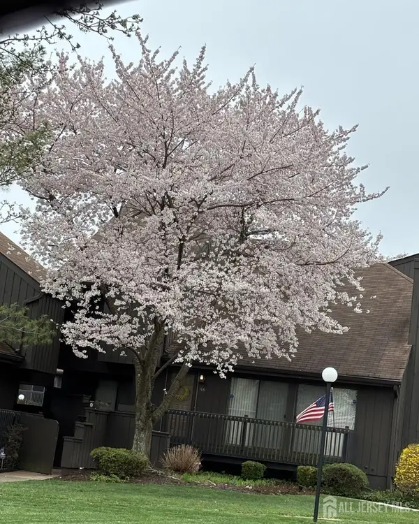 -106 Westgate Drive, Edison, NJ 08820