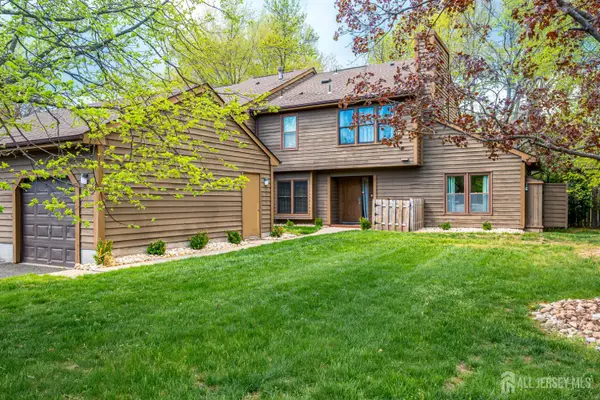 -138 Oakmont Court, Edison, NJ 08820