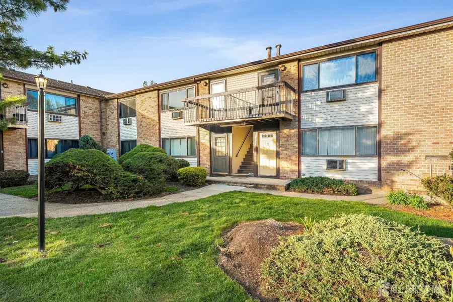 -128 Cricket Lane, Woodbridge, NJ 07095 - #2