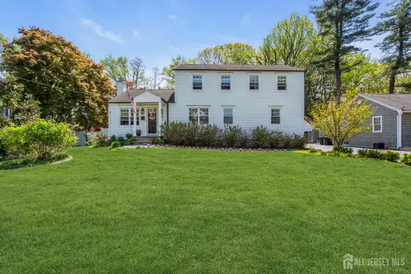 -52 Thomas Avenue, Shrewsbury Boro, NJ 07702