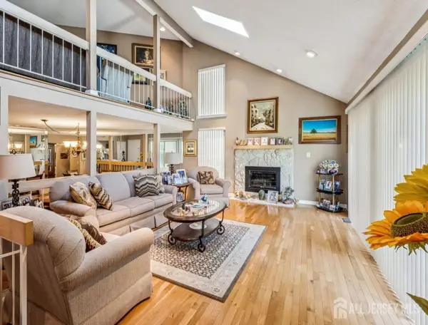 -75 Linda Lane, Edison, NJ 08820