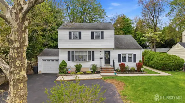 -7 Spier Drive, Livingston, NJ 07039