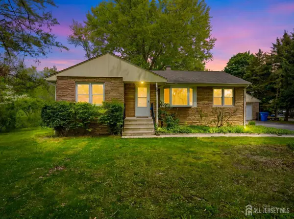 -98 S Main Street S, Cranbury, NJ 08512