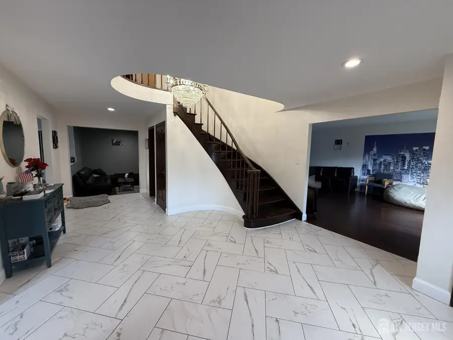 -4 Fern Court, North Brunswick, NJ 08902 - #3