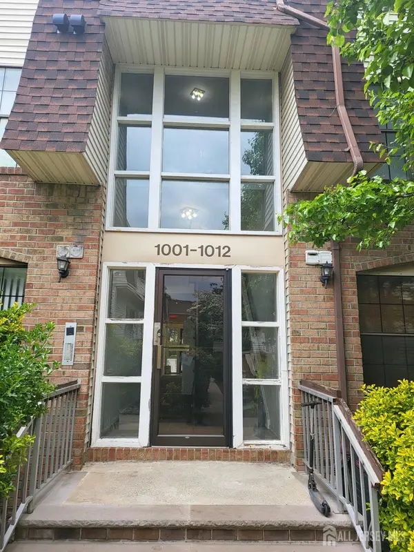 -1002 Hidden Village Drive, Perth Amboy, NJ 08861