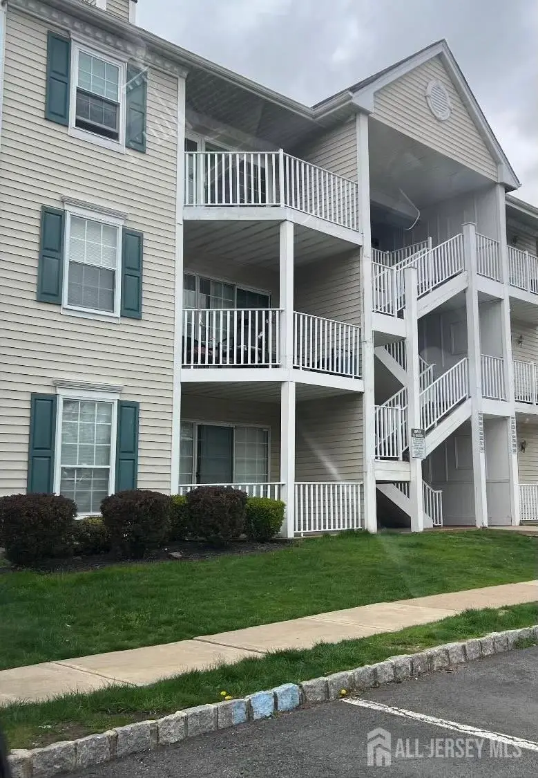 -102 Albury Way, North Brunswick, NJ 08902 - #1