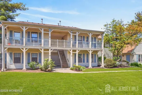 -318 Wycoff Way W, East Brunswick, NJ 08816
