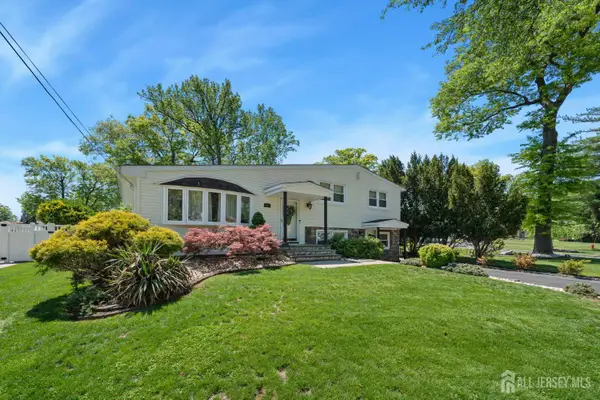 -88 Montrose Avenue, Colonia, NJ 07067
