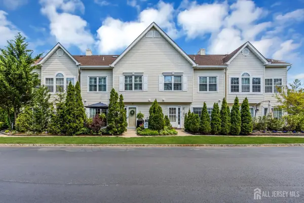 -17 Richmond Court, Tinton Falls, NJ 07712
