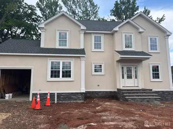 -208 E James Place E, Iselin, NJ 08830