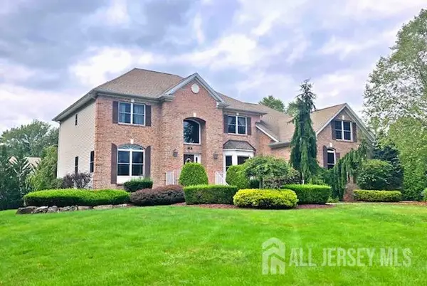 -9 Woodmere Road, Monroe, NJ 08831