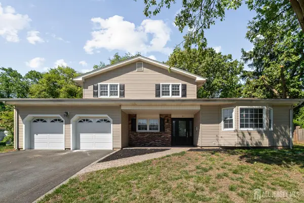 -41 Oakwood Drive, Sayreville, NJ 08859