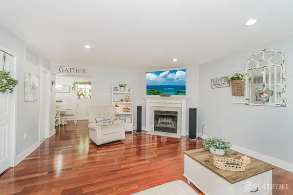 -4 Shilling Way, Jackson, NJ 08527