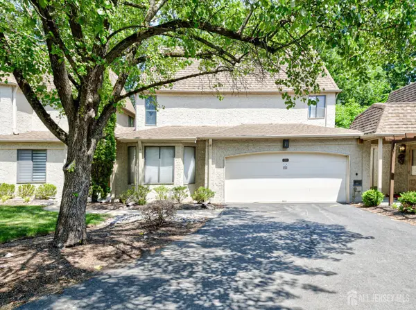 -20 Gate House Lane, Edison, NJ 08820
