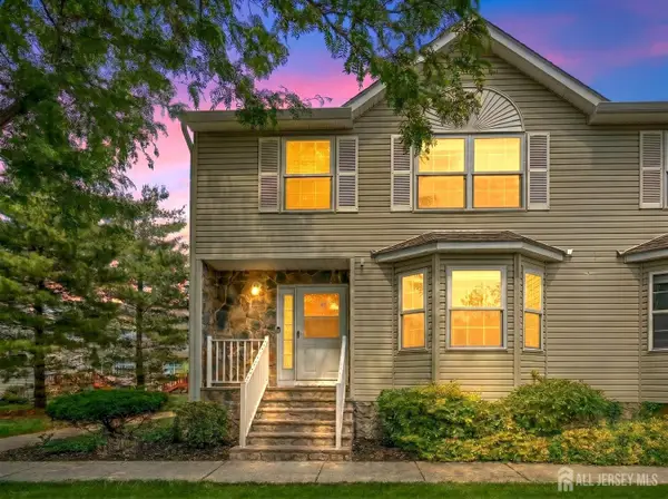 -8 Ashley Court, Franklin Twsp, NJ 08873