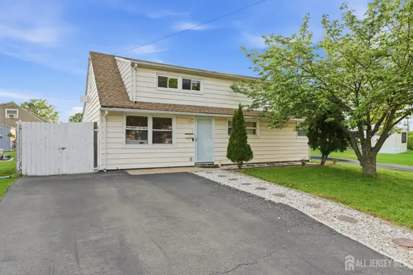 -35 Coolidge Avenue, Carteret, NJ 07008