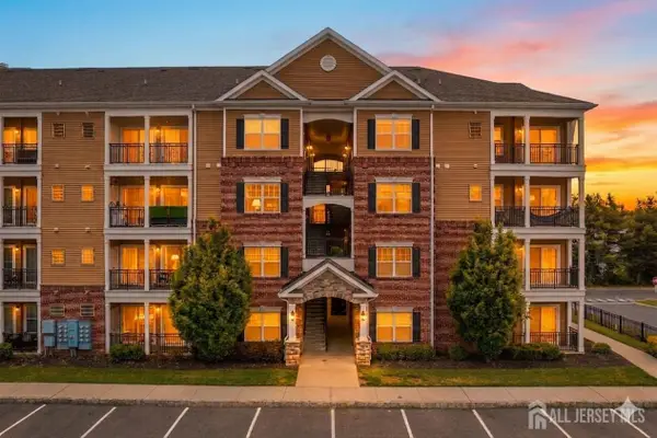 -648 Strassle Way, South Plainfield, NJ 07080