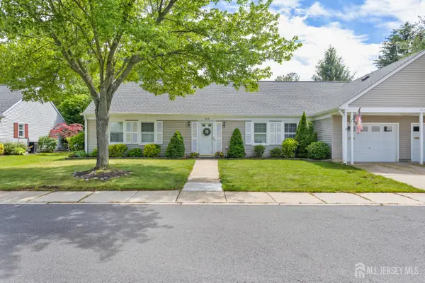 -716 Victoria Court #A, Monroe, NJ 08831