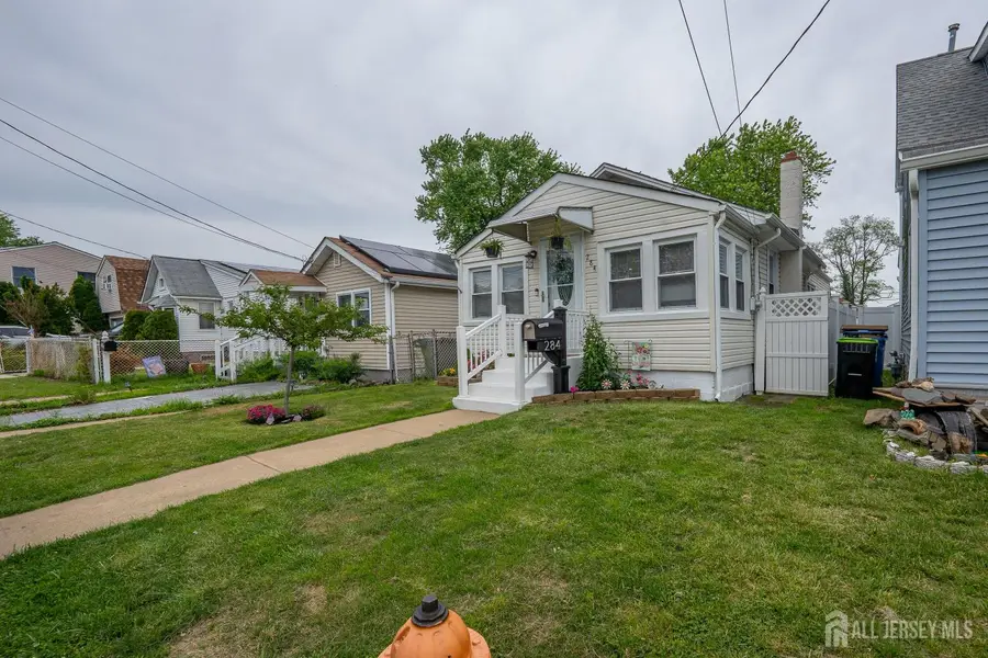 -284 Shoreland Circle, Laurence Harbor, NJ 08879 - #2