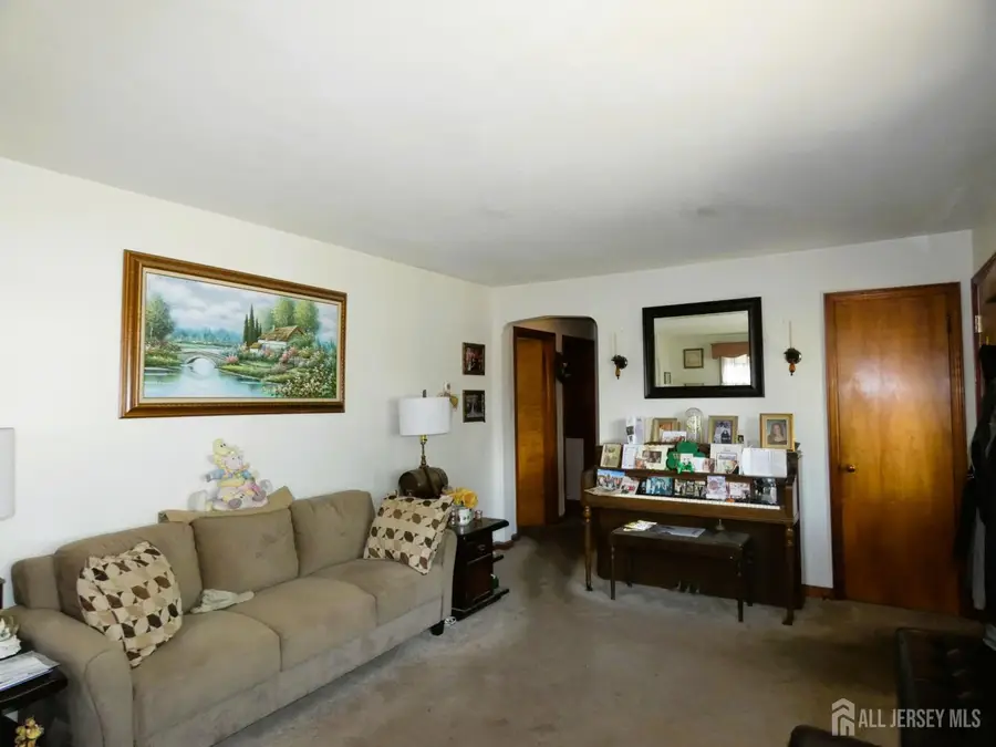-633 S Lincoln Avenue S, Woodbridge, NJ 07095 - #3