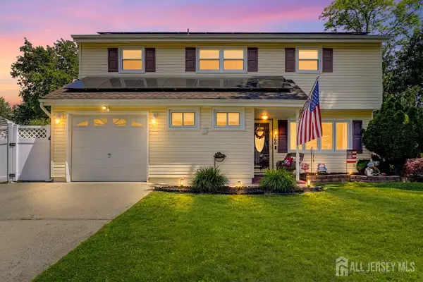 -166 Cindy Str, Old Bridge, NJ 08857