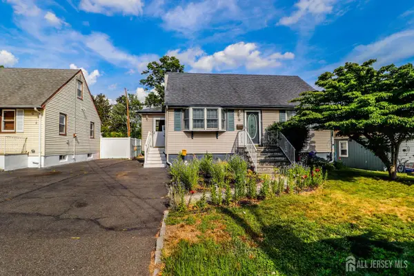 -13 Meade Street, Sewaren, NJ 07077