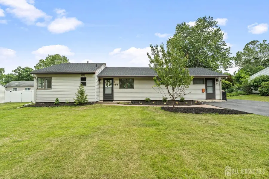 -24 Cambridge Road, Kendall Park, NJ 08824 - #3