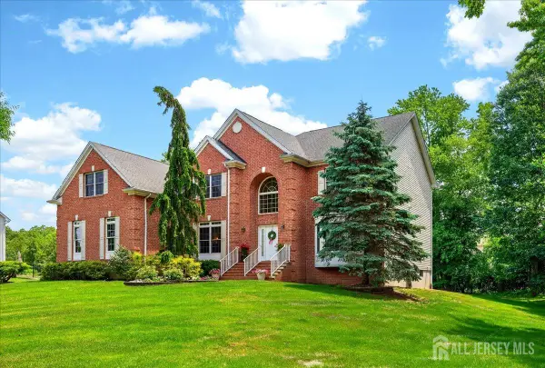 -19 Legends Drive, Monroe, NJ 08831