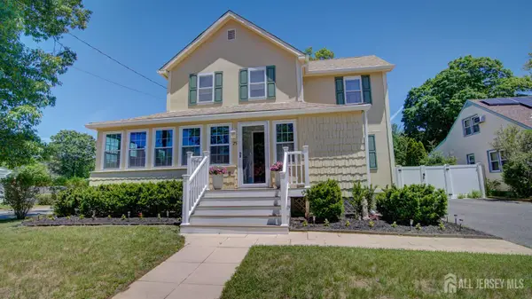 -25 Lake Avenue, Helmetta, NJ 08828