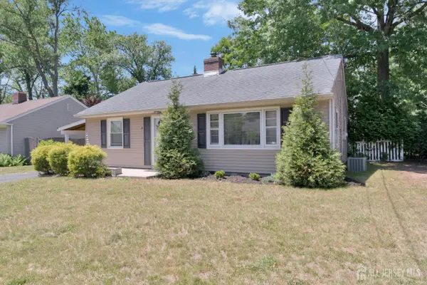 -8 Pierrepont Avenue, Middlesex, NJ 08846