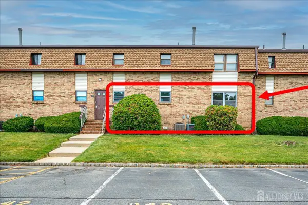 -1213 N Oaks Boulevard N, North Brunswick, NJ 08902