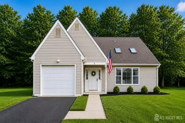 -5 Chamberlain Court, Old Bridge, NJ 08857