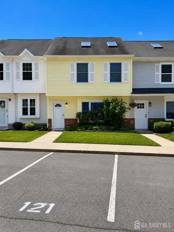 -121 Joan Court, Jackson, NJ 08527