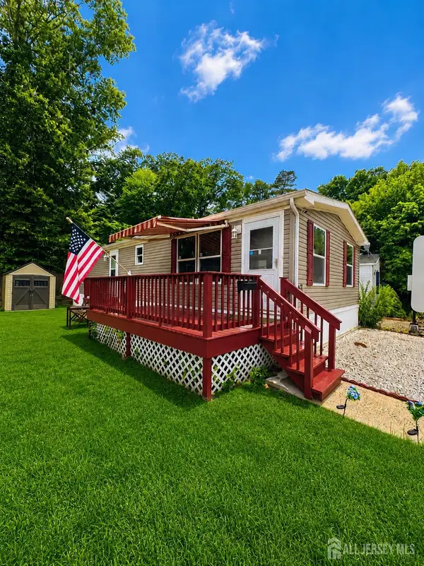 -62 Stern Avenue, Keansburg, NJ 07734
