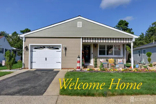 -126 Santiago Drive, Toms River, NJ 08757