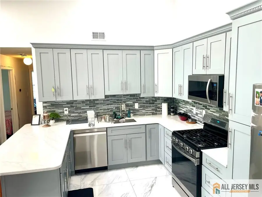 -341 Wimbeldon Court, North Brunswick, NJ 08902 - Image #3