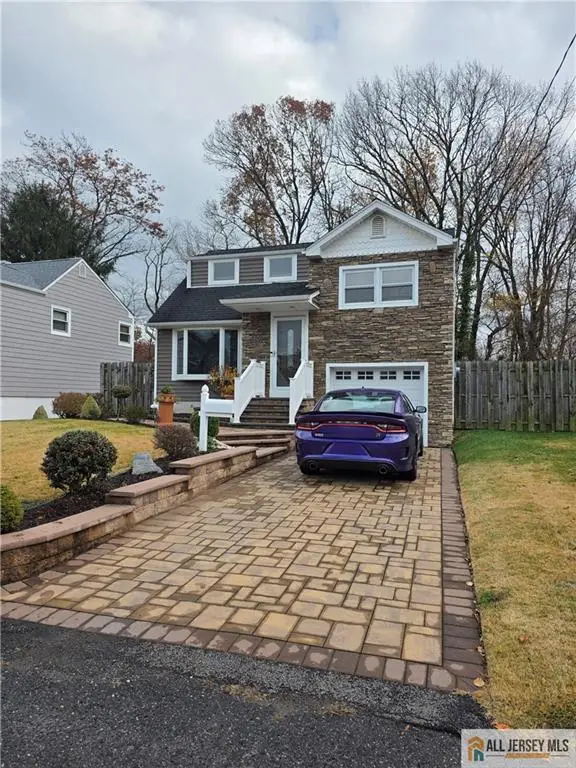 -10 Lily Street, Sayreville, NJ 08859